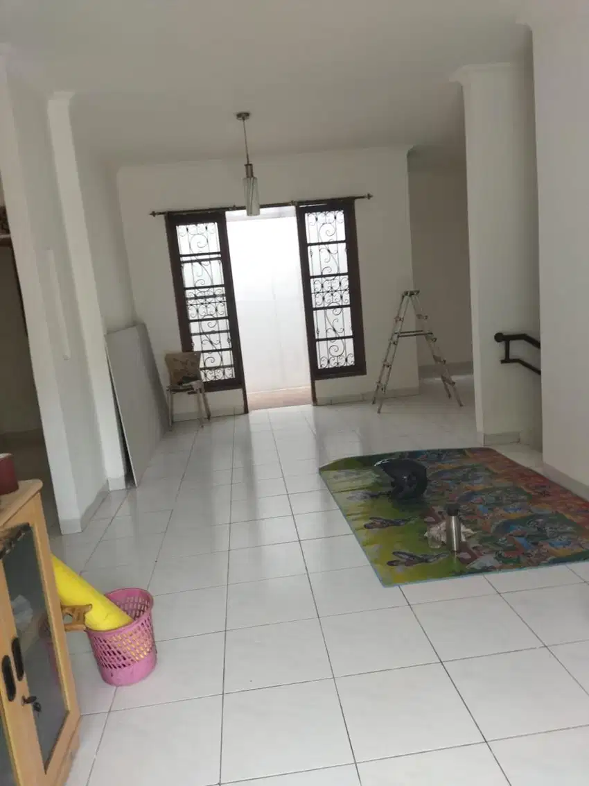 DIJUAL  Rumah 2 Lantai di Legenda Wisata