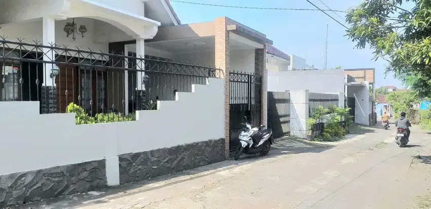 Rumah Besar 5 Kamar Tidur LB 179m LT 285m Jakal Km 13 Dekat Kampus UII
