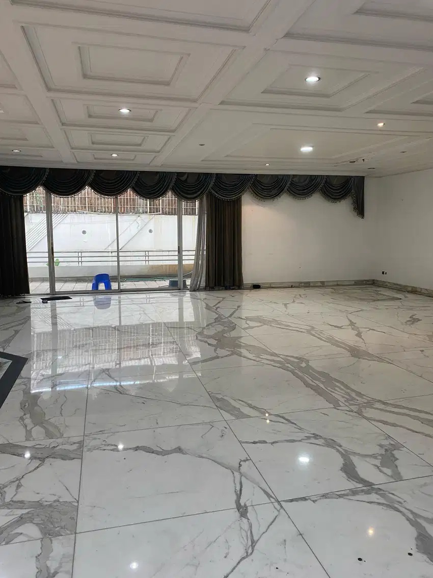 Jual Sewa Rumah Besar Taman kebon Jeruk Intercon Jakarta Barat
