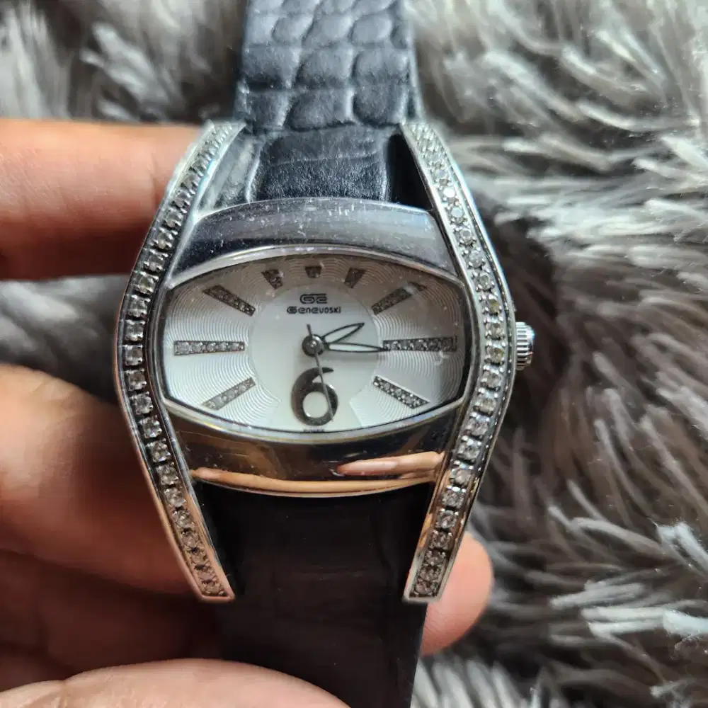 Jam tangan genevoski