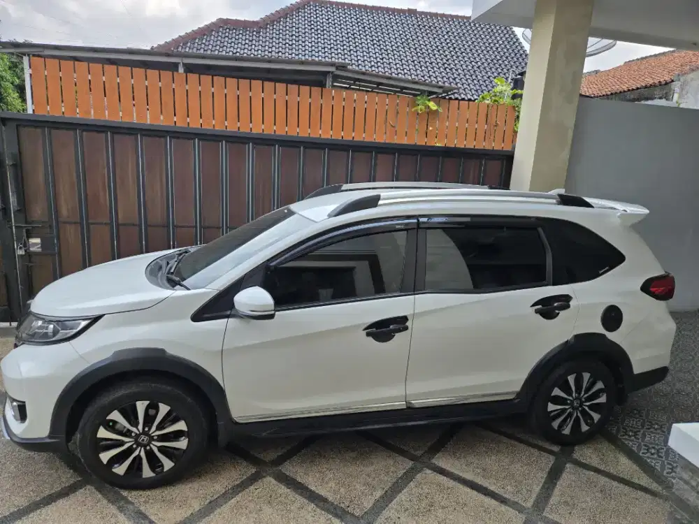 BR-V 1.5 PRESTIGE CVT WARNA PUTIH TAHUN 2021