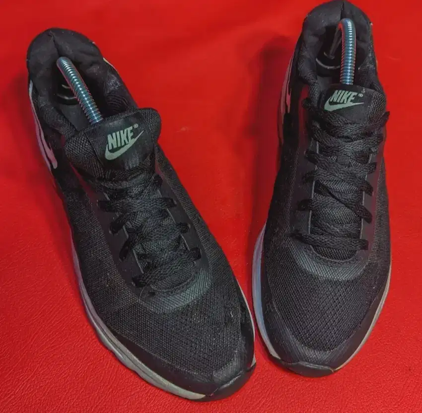 NIKE AIR MAX INVIGOR