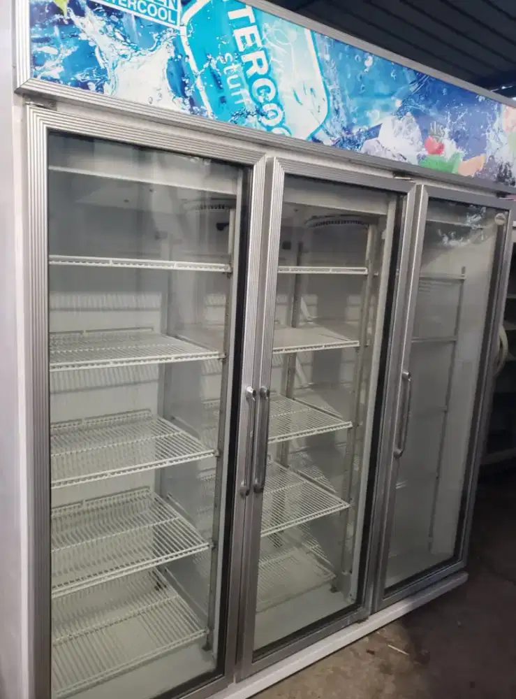 Showcase pendingin Minuman