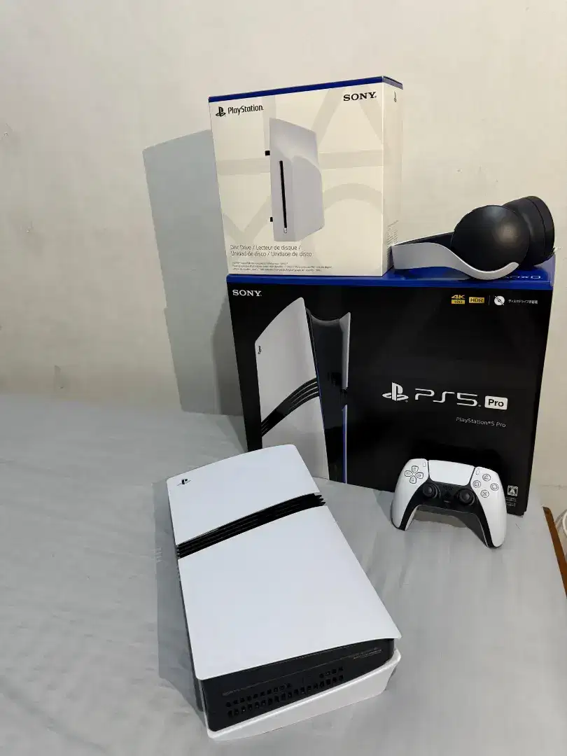 Playstation 5 pro + disc drive 2 TB Storage (japan version)