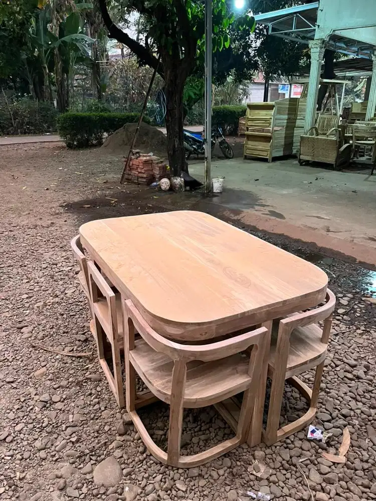 Meja makan minimalis jati