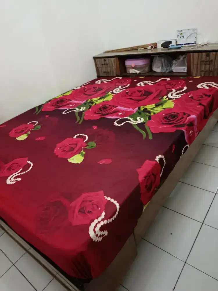 Dipan tempat tidur jati