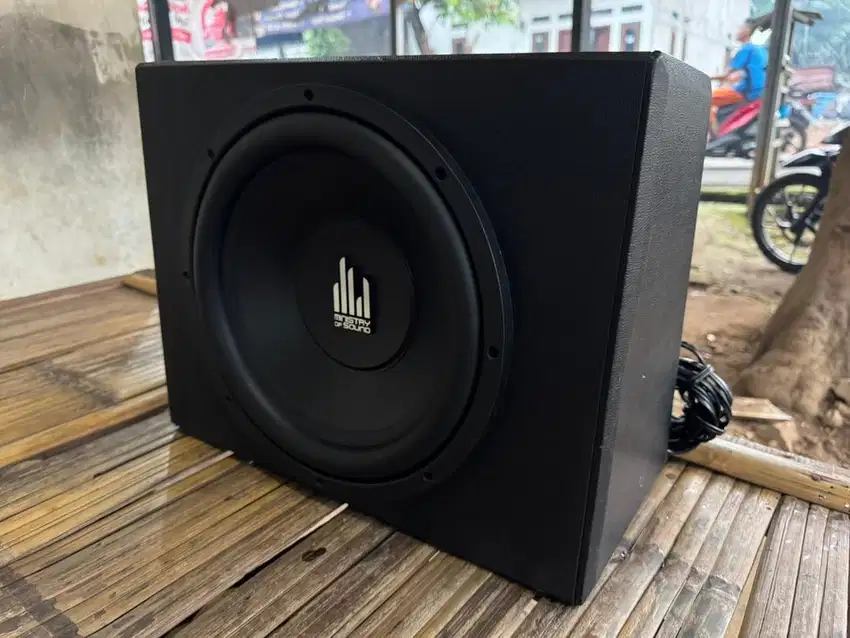 Subwoofer mobil 12inci