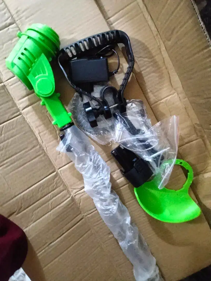 Mesin potong rumput merk cordless grass