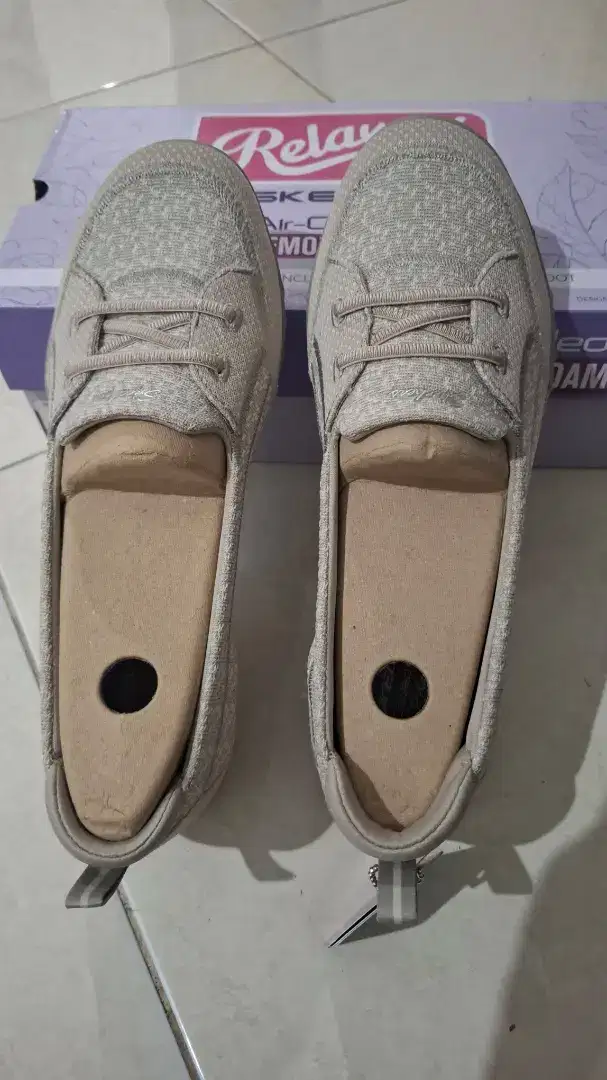 Jual Skechers Baru Original Breathe-Easy Women's shoes warna Taupe