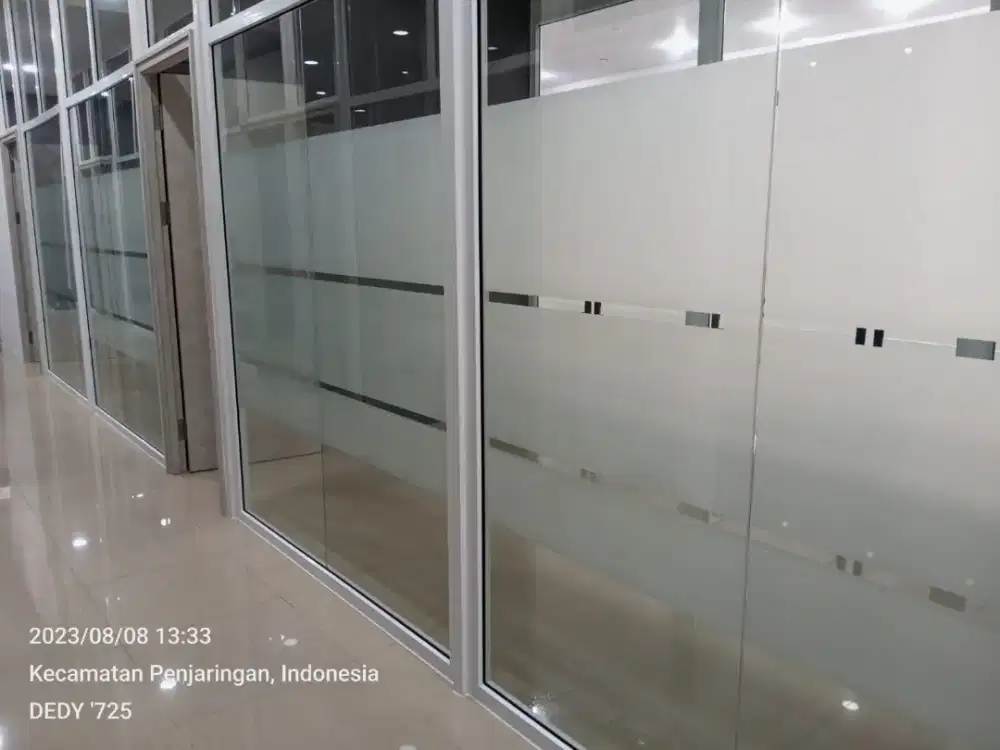 Jasa pasang sticker sunblast kaca film sunblast sticker kaca jendela