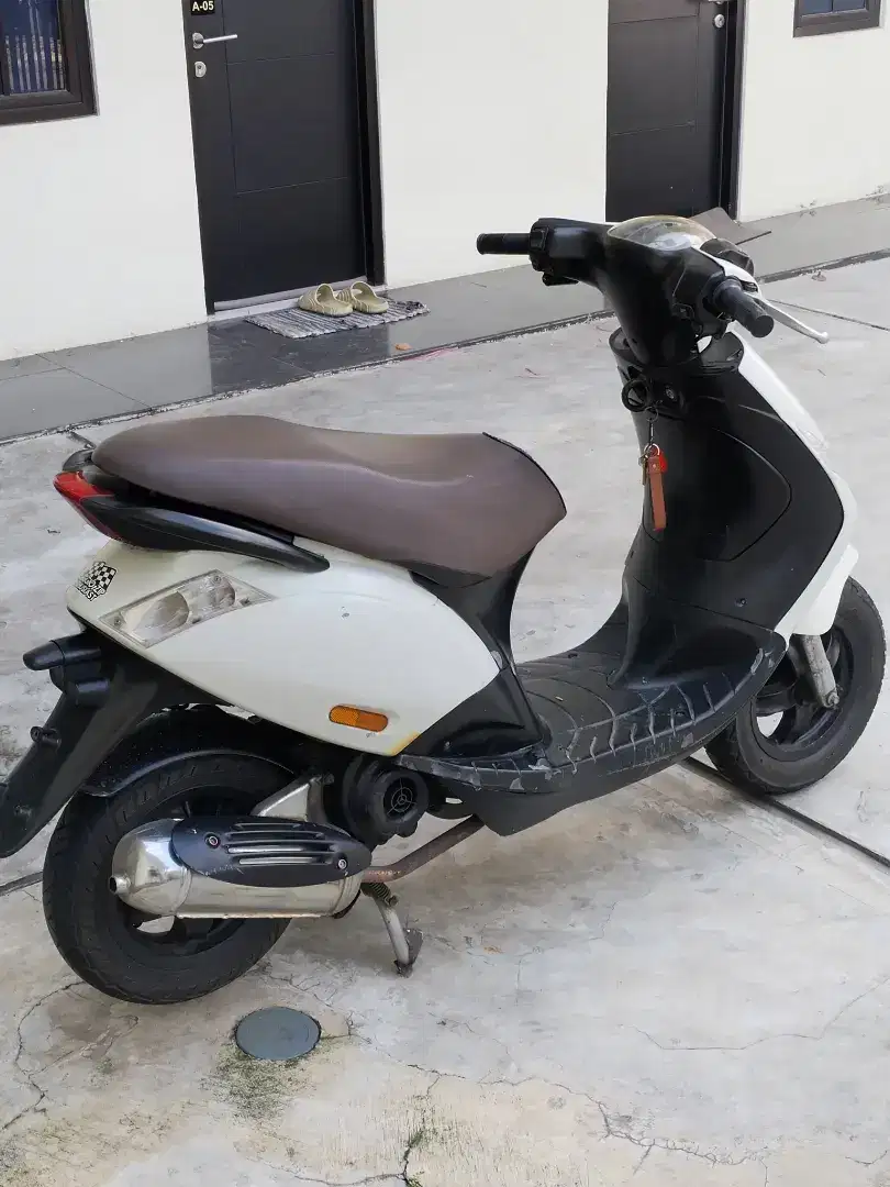 Piaggio Zip putih 2012