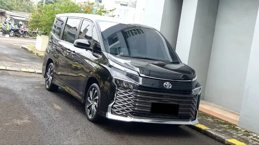 [ LOW KM 7RB ] Toyota Voxy 2.0 CVT AT Hitam Metalik 2024/2025