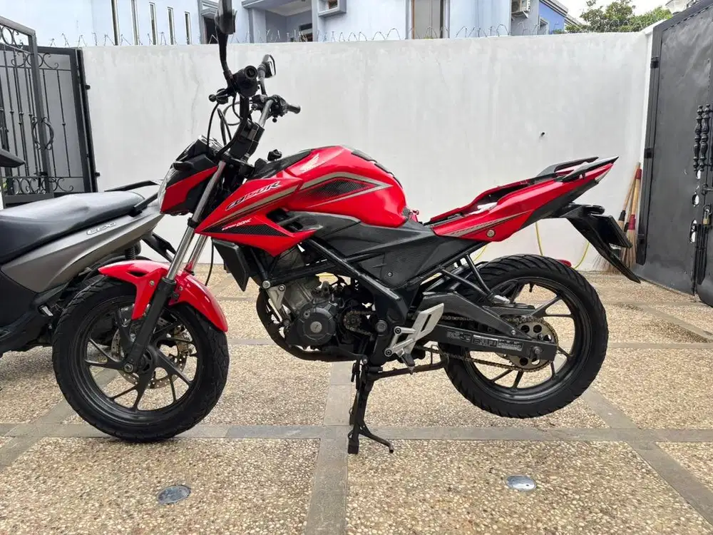 JUAL CEPAT HONDA NEW CB150R