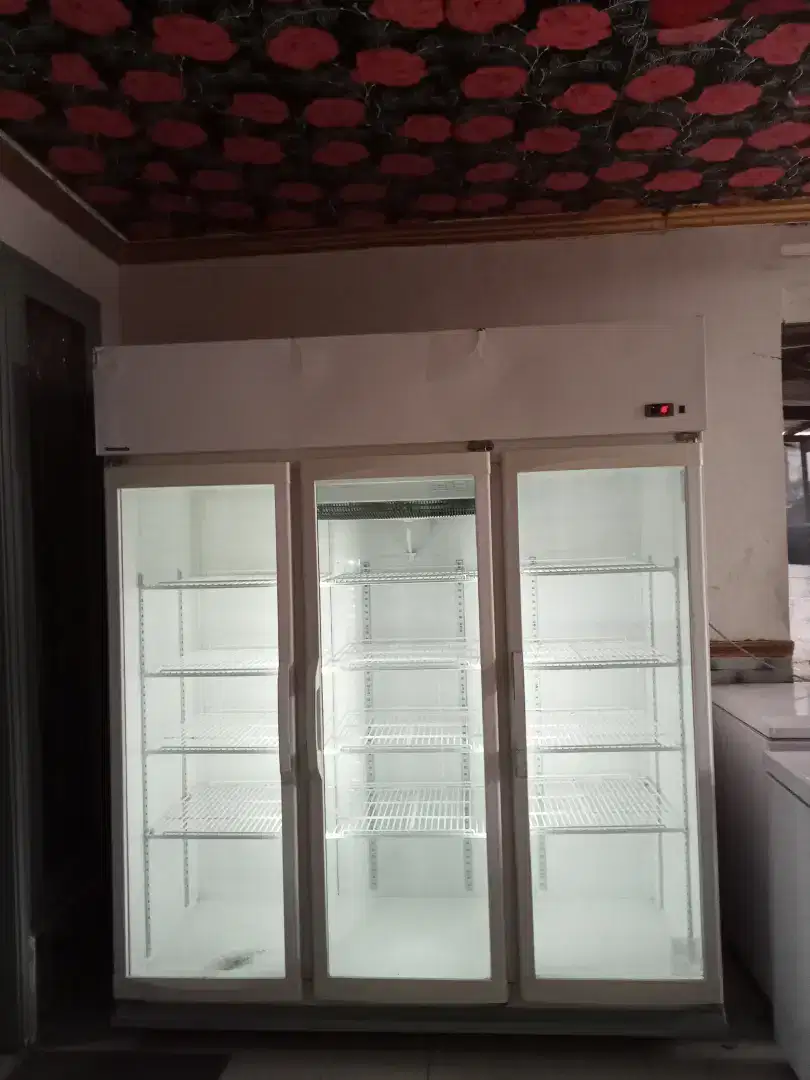 Showcase 3pintu