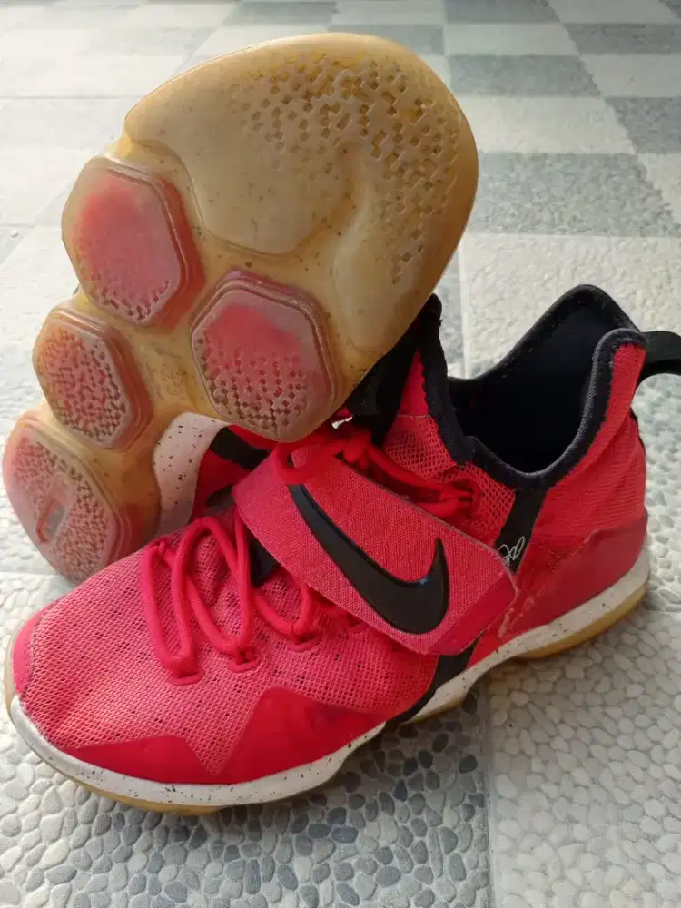 Sepatu Nike basket U 42