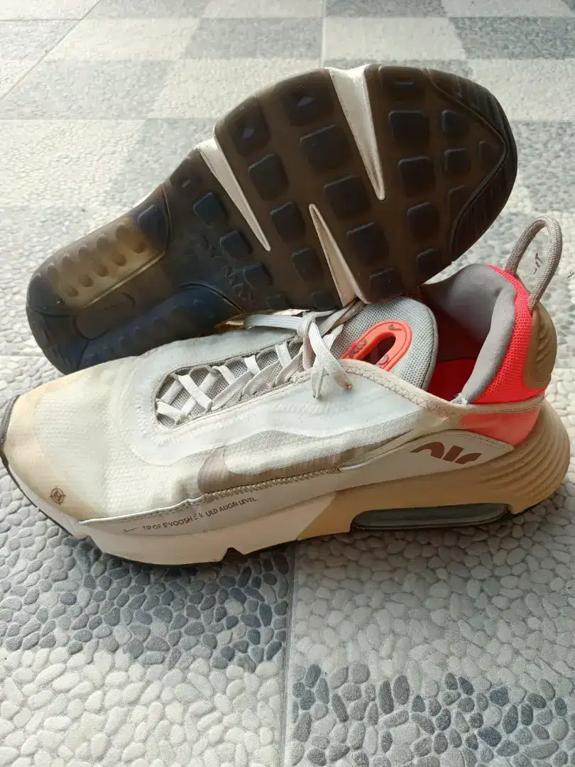 Sepatu Nike U 42