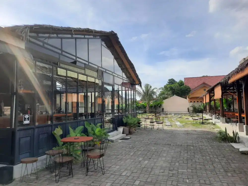 DI CARI WAITERS (Wanita),barista, Koki dan helper koki segera!!