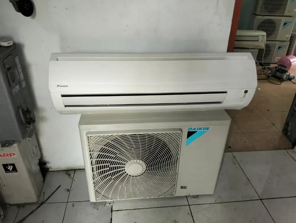 AC DAIKIN SECOND LIKE NEW 1.5 PK - 2PK