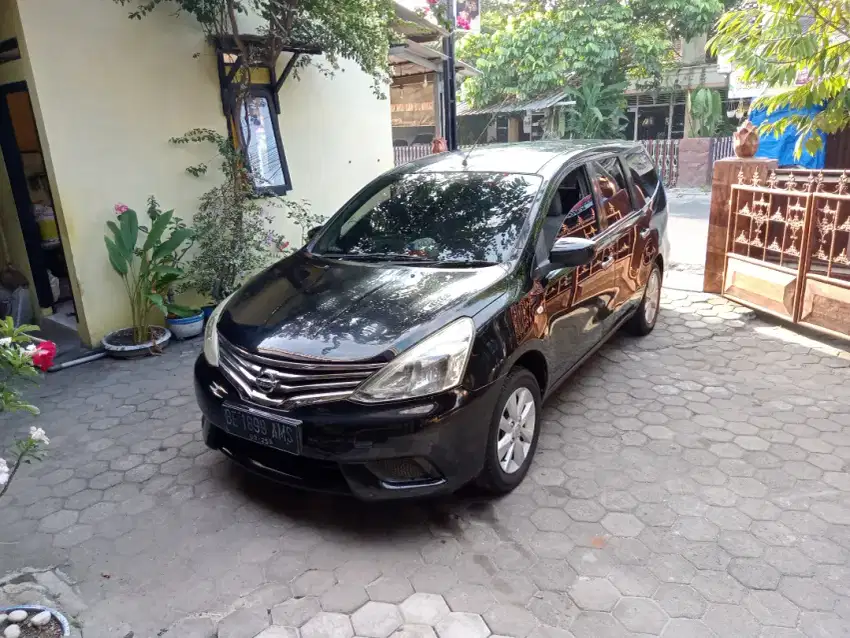 Nissan grand Livina istimewa