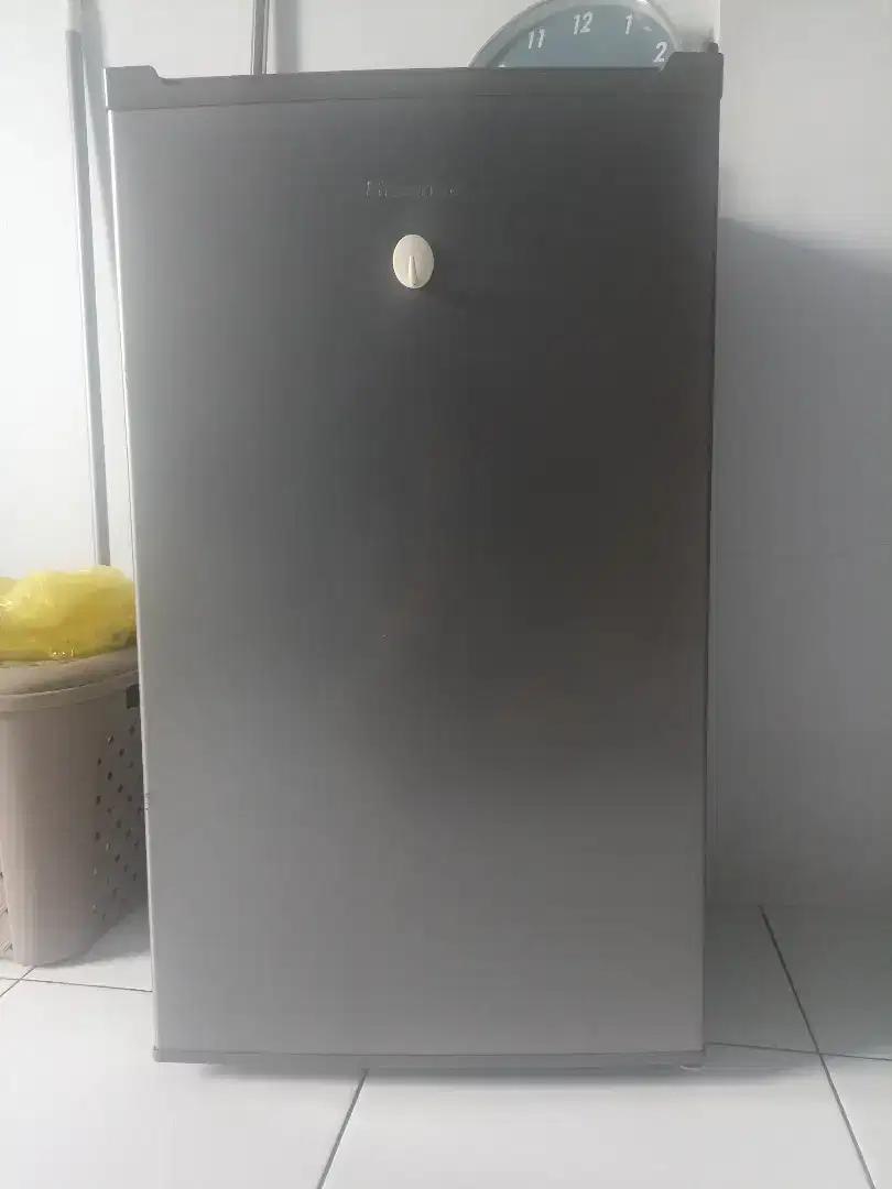 Kulkas Hisense 1 Pintu dan Rak 2 tingkat