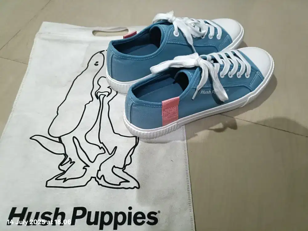 Sepatu Sneakers wanita hush puppies