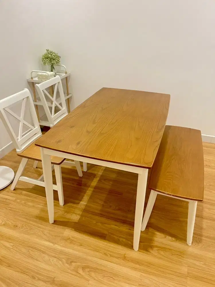 Meja Makan Scandinavian 140x80cm (1 set dengan Bangku)