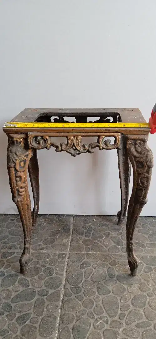Meja kecil/tatakan pot