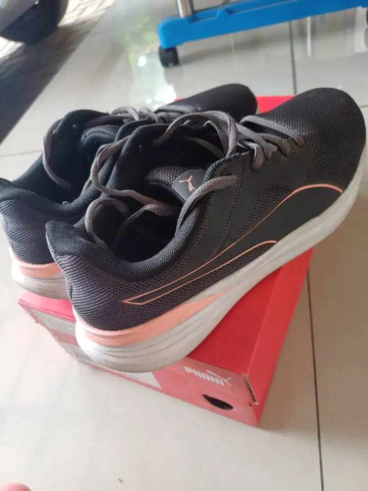 Sepatu Puma original komplit dengann box size 37.5