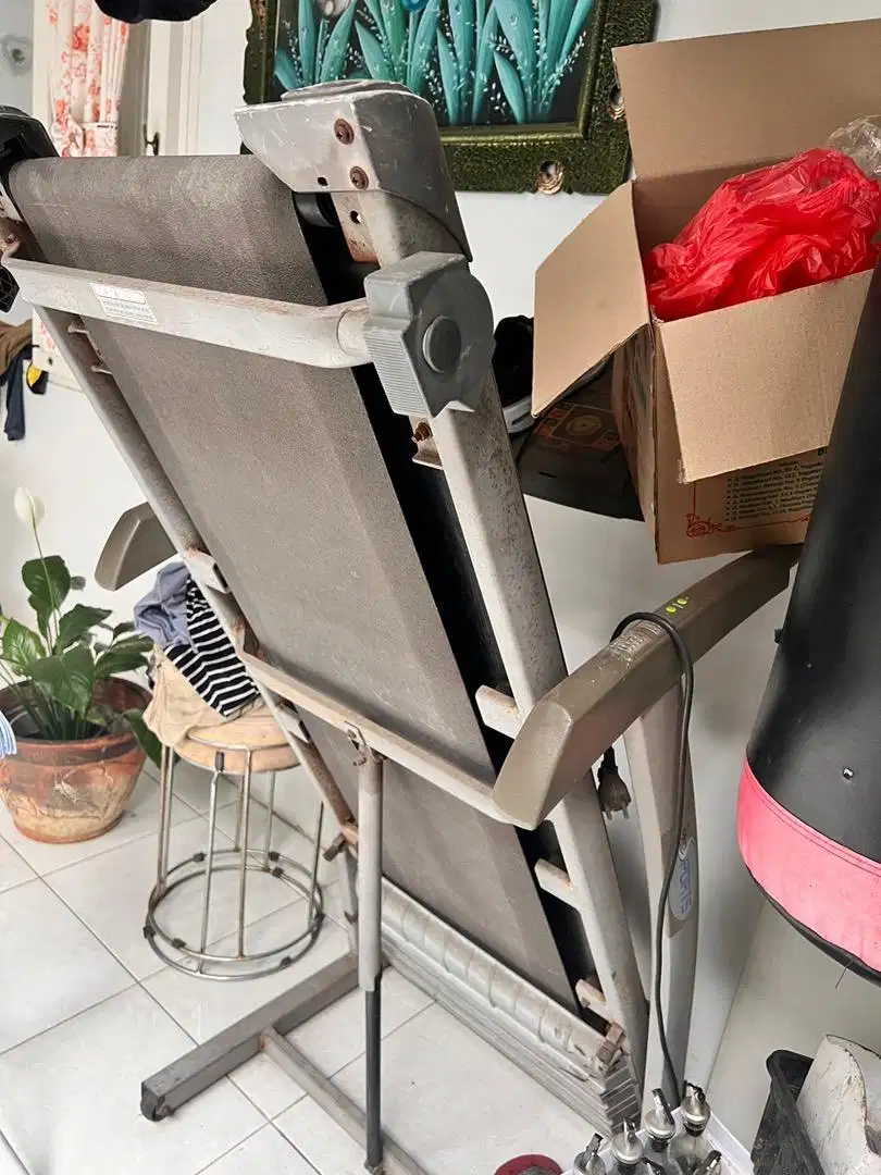 Treadmill bekas butuh perbaikan