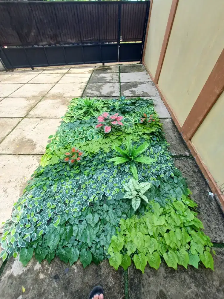 Taman Vertical Dinding Bahan Daun Sintetis
