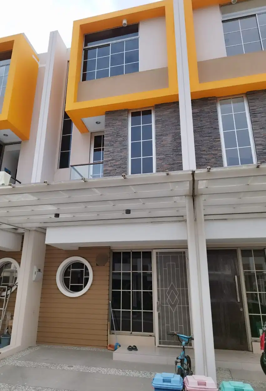 Jual murah Rumah PIK 2 type 4,5x10 3lantai 3kamar Ada AC BAGUS