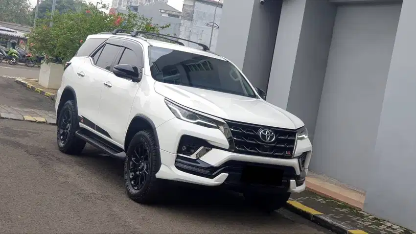 Toyota Fortuner VRZ GR Sport 2.8 AT Putih 2022/2023