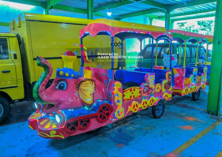 Kereta Motor Model Gajah 1 Loko 2 Gerbong