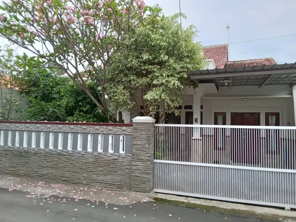 Rumah Dekat Alun-Alun Slawi dan STIKES