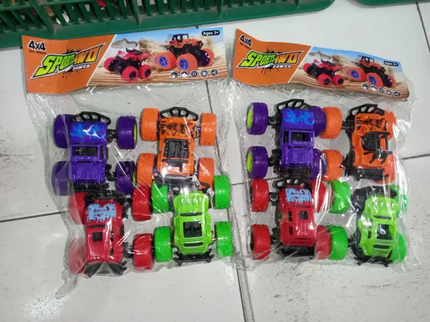 Mainan Anak Mobil Jeep isi 4