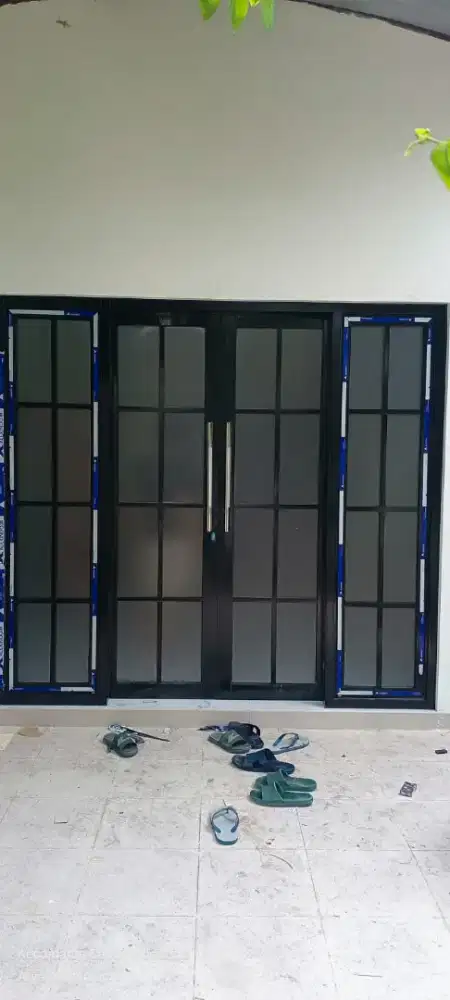 Pintu kaca aluminium