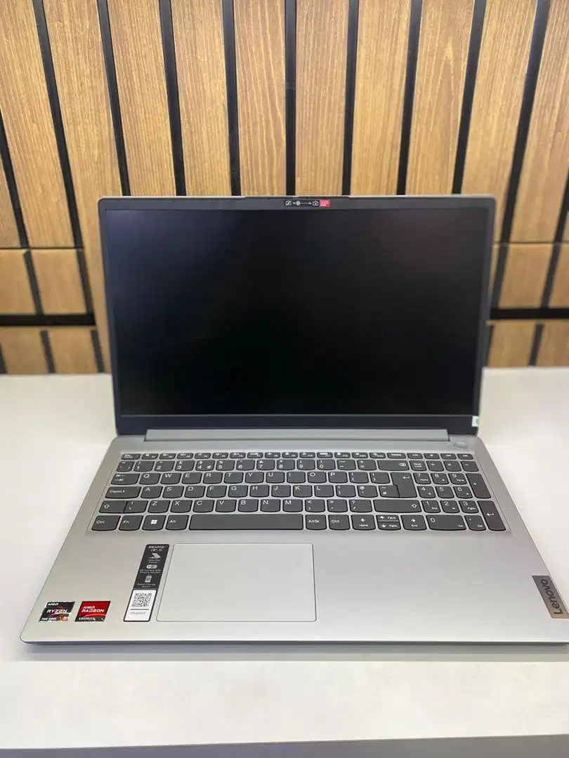 Lenovo ideapad 1 amd ryzen 3-7320 8Gb