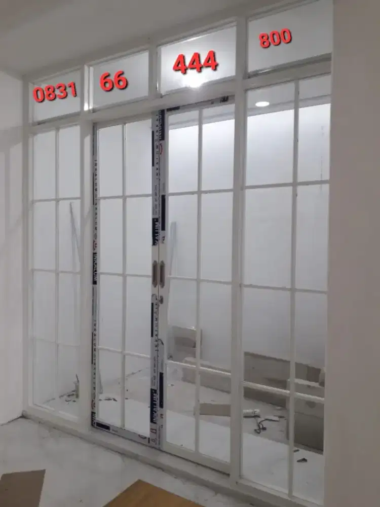 Partisi ruangan kaca