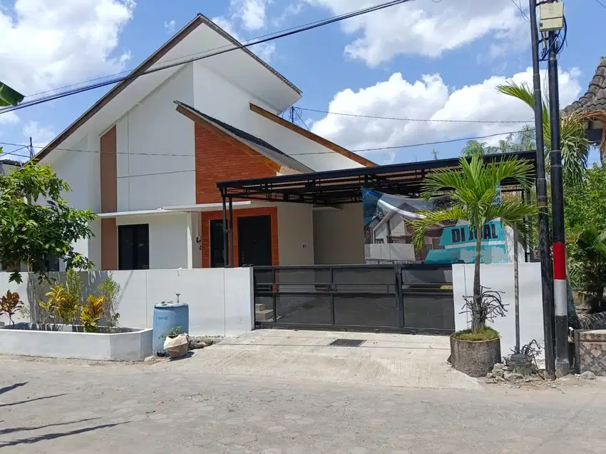 Dijual Rumah Baru dekat lapangan Banyuraden Godean