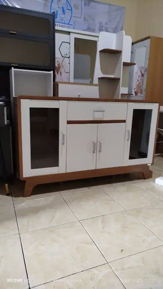 Meja TV model terbaru