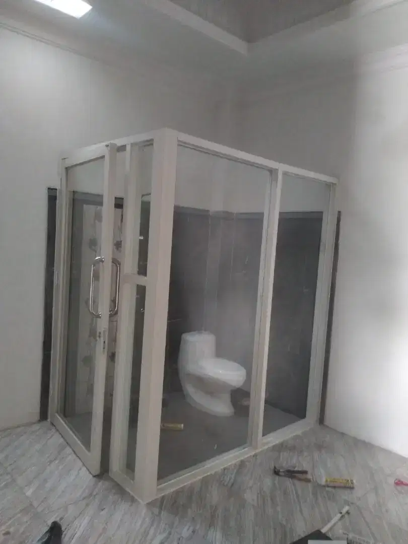 Pintu & partisi kamar mandi