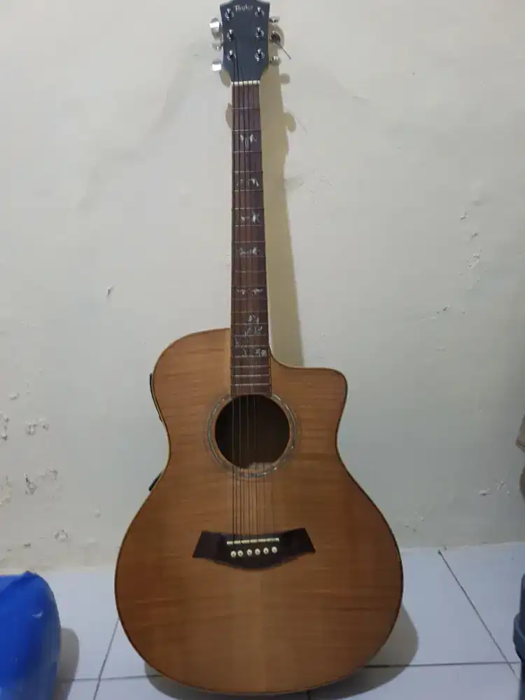 Gitar Taylor Akustik Elektrik