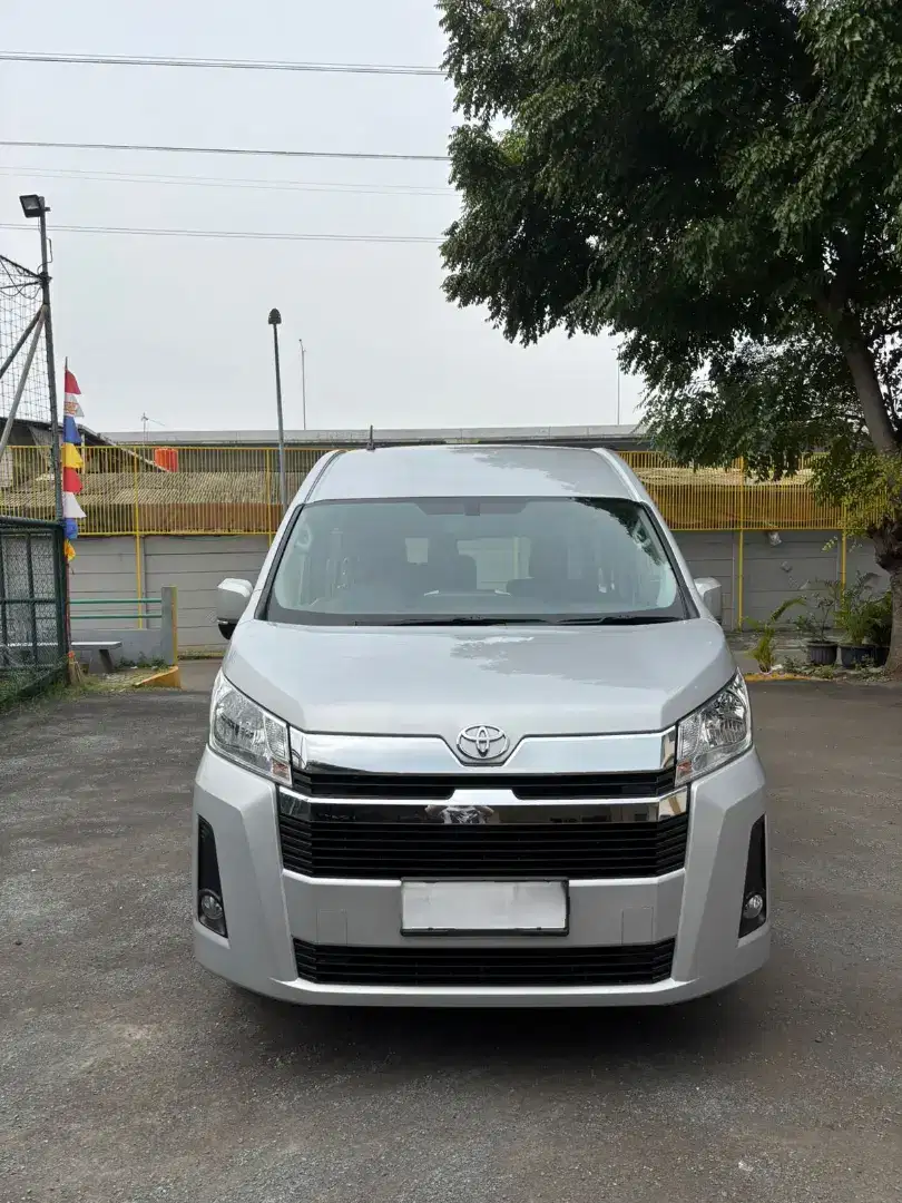 Toyota Hi Ace Premio 2.8 Hiace MT Diesel 2025
