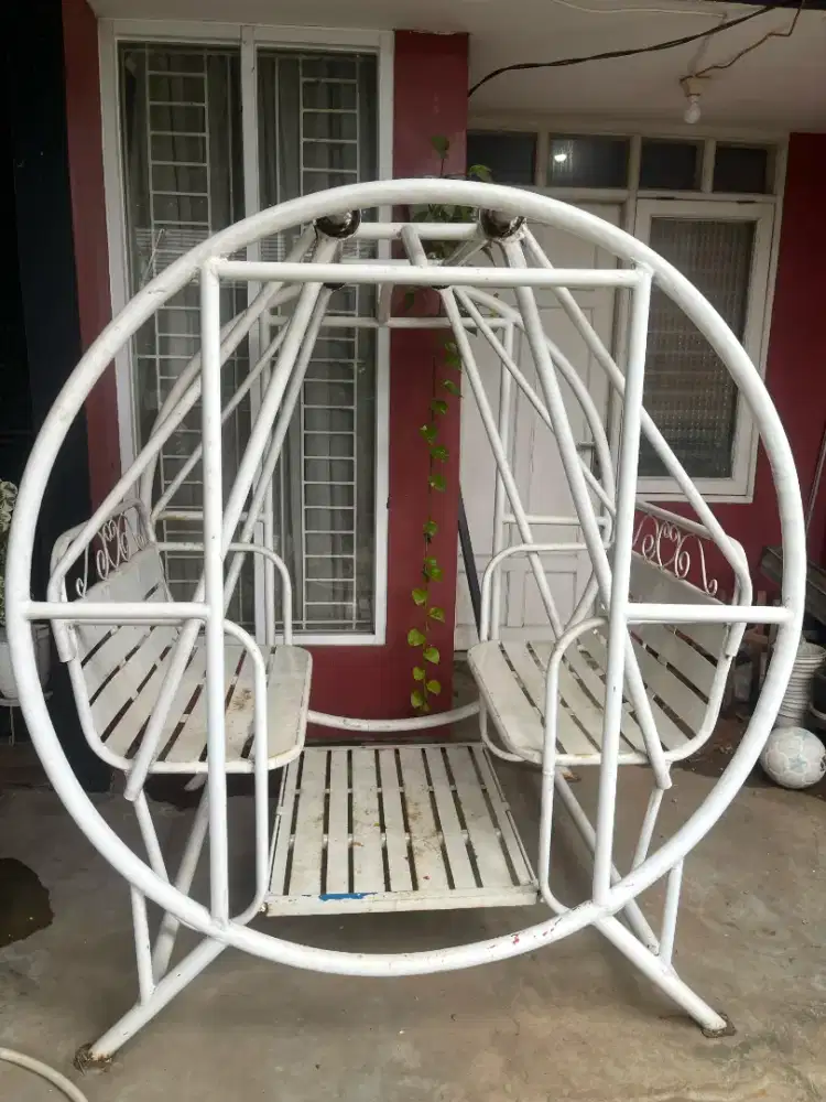 Turun harga. Dijual murah Ayunan playground