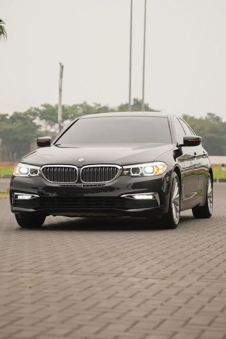 Full Spec! BMW 530i Luxury G30 2018 mercy e300 w213