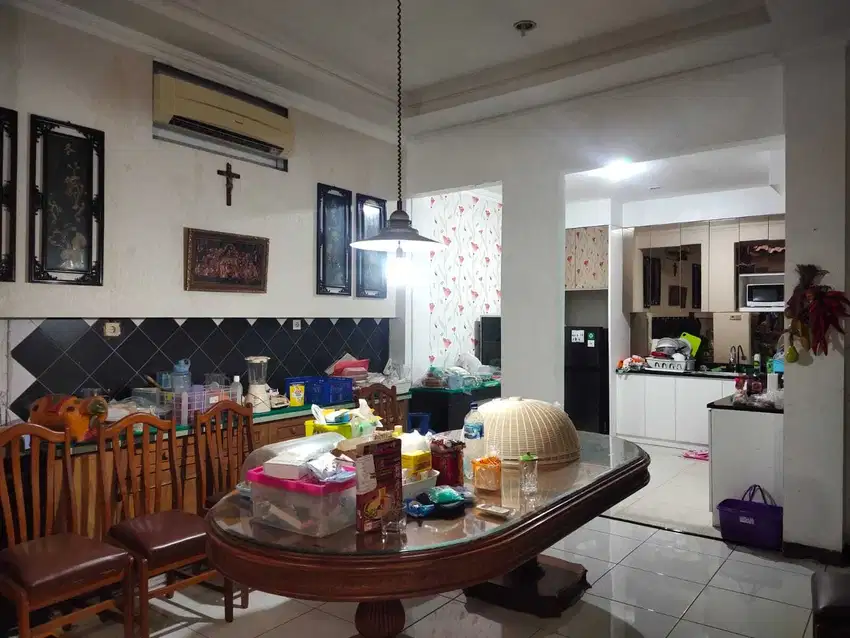 TURUN HARGA Dijual Cepat Rumah 3 Lantai Semi Furnished di JakTim