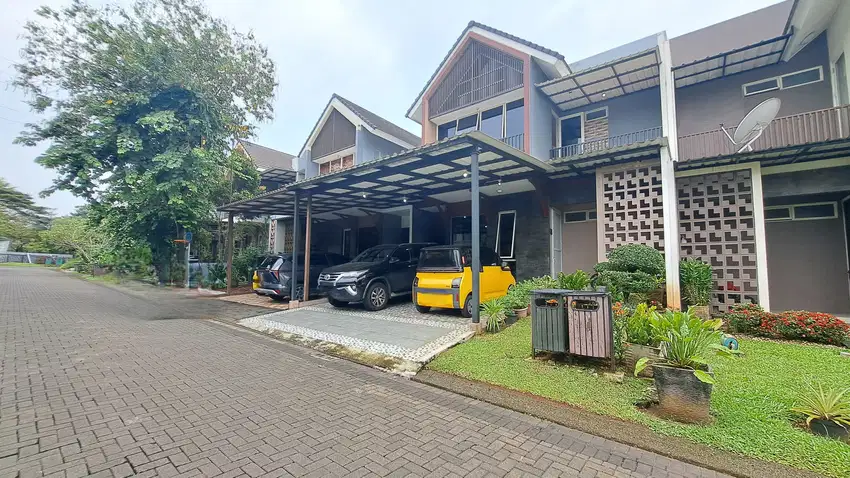 Rumah 2lantai rapih siap huni fully furnished hadap selatan di Avani