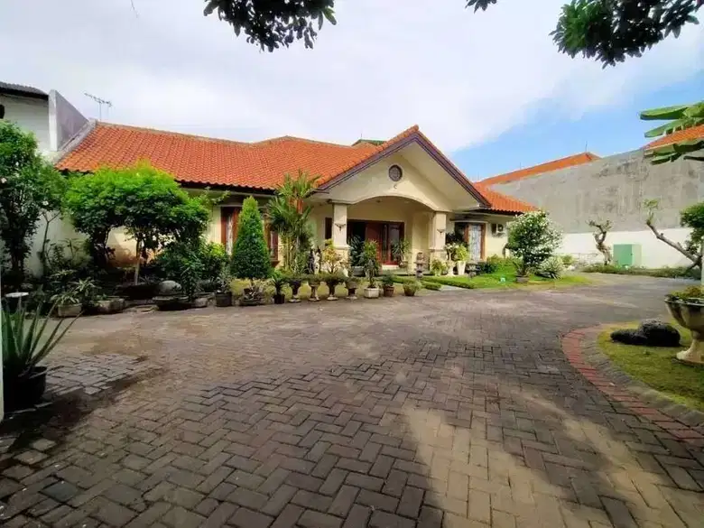 Dijual Rumah Luas Full Furnished di Kendangsari Surabaya