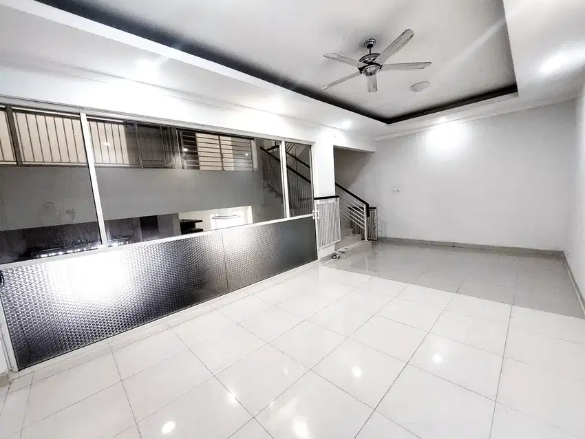 KEBAYORAN BINTARO RUMAH 2 LANTAI HOMIE DAN SIAP HUNI EMERALD DISCOVERY