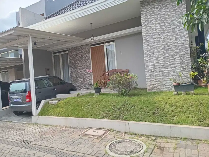 Rumah di Wangsakerta 2 Kota Baru Parahyangan, Modern Minimalis